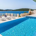 Beachfront Villa, 28 Sqm Heated Infinity Pool, Open Sea Sunset Views - Sunset Casa vacanze