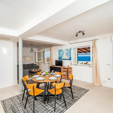 Beachfront Villa, 28 Sqm Heated Infinity Pool, Open Sea Sunset Views - Sunset Casa vacanze