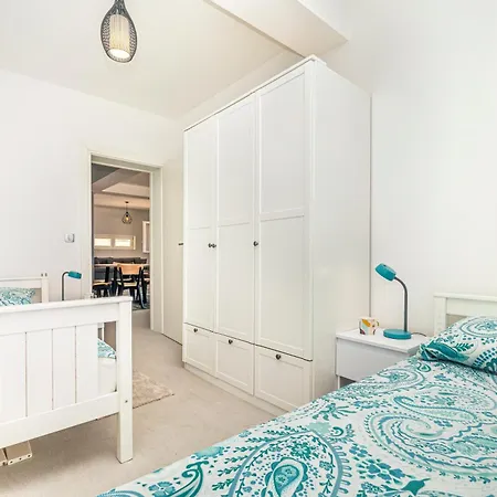 Beachfront Villa, 28 Sqm Heated Infinity Pool, Open Sea Sunset Views - Sunset Nyaraló *