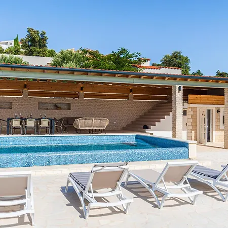 Beachfront Villa, 28 Sqm Heated Infinity Pool, Open Sea Sunset Views - Sunset Sevid