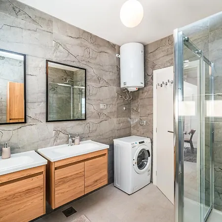 Beachfront Villa, 28 Sqm Heated Infinity Pool, Open Sea Sunset Views - Sunset Nyaraló *