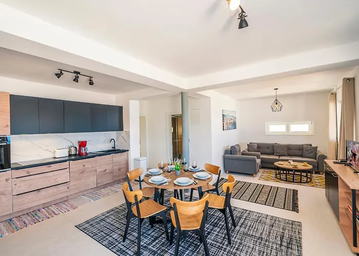 Beachfront Villa, 28 Sqm Heated Infinity Pool, Open Sea Sunset Views - Sunset Sevid