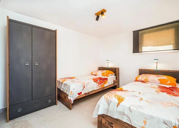 Hébergement de vacances Beachfront Villa, 28 Sqm Heated Infinity Pool, Open Sea Sunset Views - Sunset *