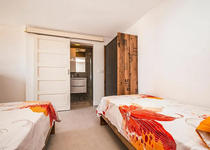 Beachfront Villa, 28 Sqm Heated Infinity Pool, Open Sea Sunset Views - Sunset Sevid